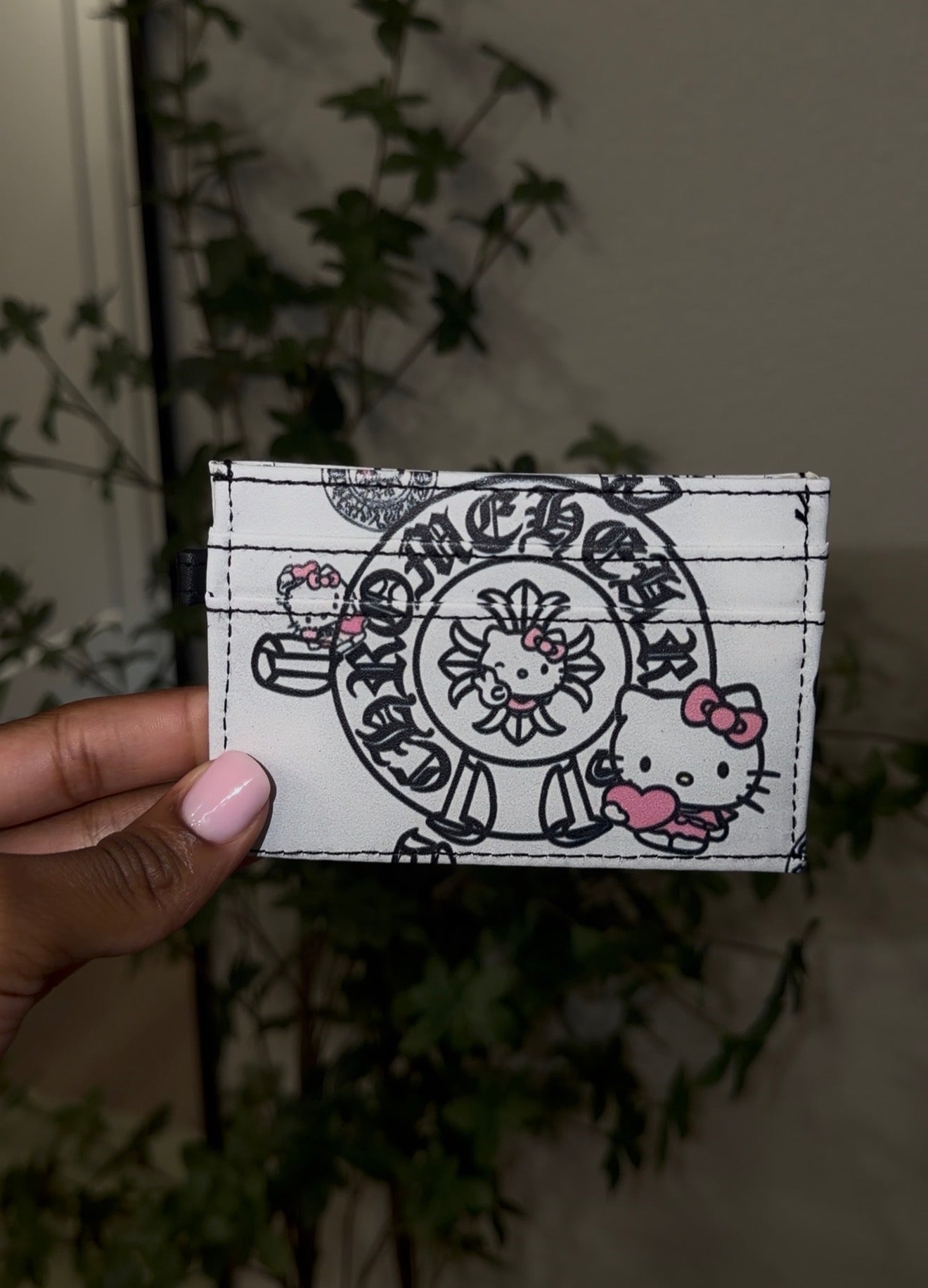 Hk White Chrome Heart Card Holder